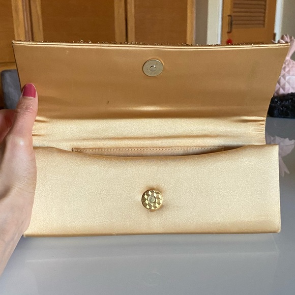 Valerie Stevens Gold Clutch with shoulder strap - Picture 7 of 8